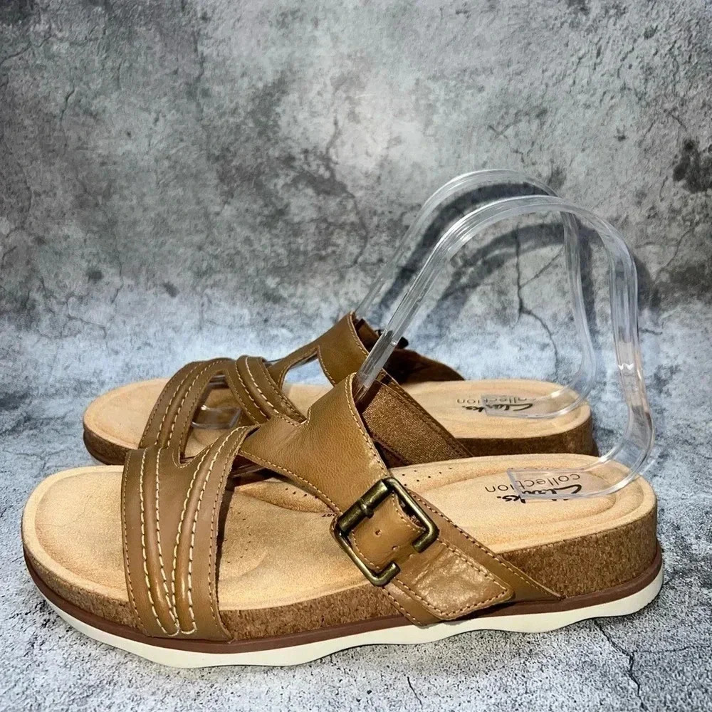 4064. CLARKS BRYNN LEATHER TAN BUCKLE SLIDED SANDAL WOMEN’S SIZE 9